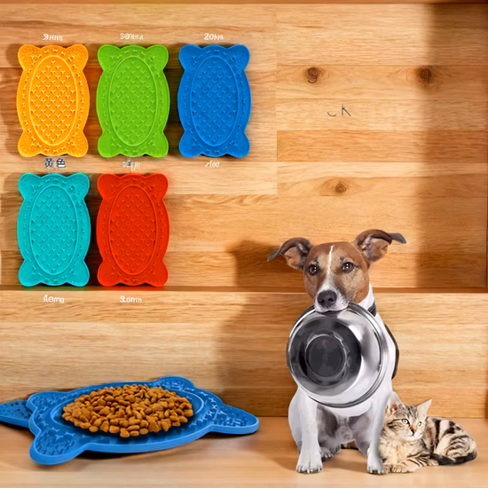 Silicone Dog Licking Tray Pet Bathroom Slow Food Mat FDA Silicone Dripping Licking Pad Pet Suction Tray Slow Feeder Lick Pat with Non-Slip Design